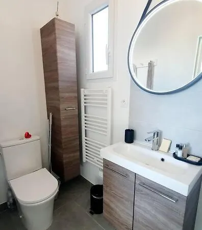 Holiday home Avec Jardin Et Parking Proche Plages Et Sainte-musse *